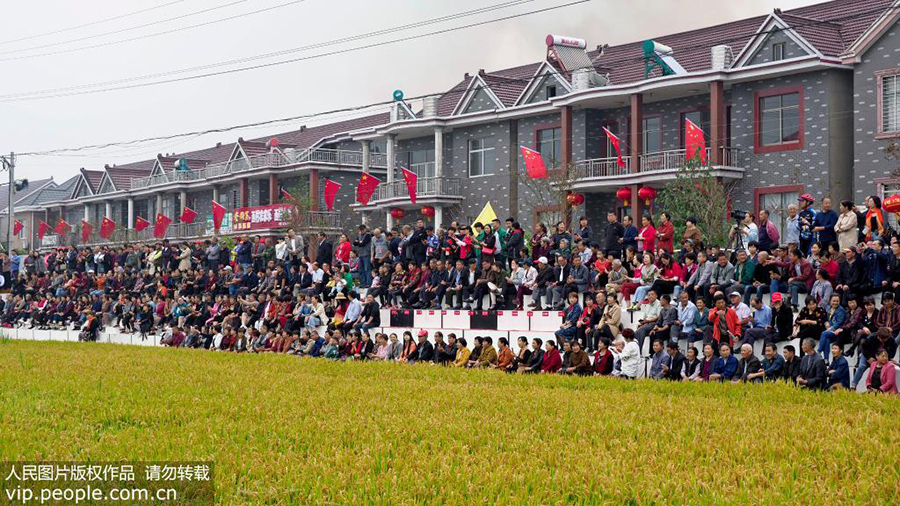 10月12日，第二届乡村里的中国·安徽宁国港口镇全国摄影大展，在港口镇西村正式启动。