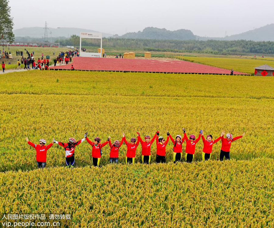 10月12日，第二届乡村里的中国·安徽宁国港口镇全国摄影大展，在港口镇西村正式启动。